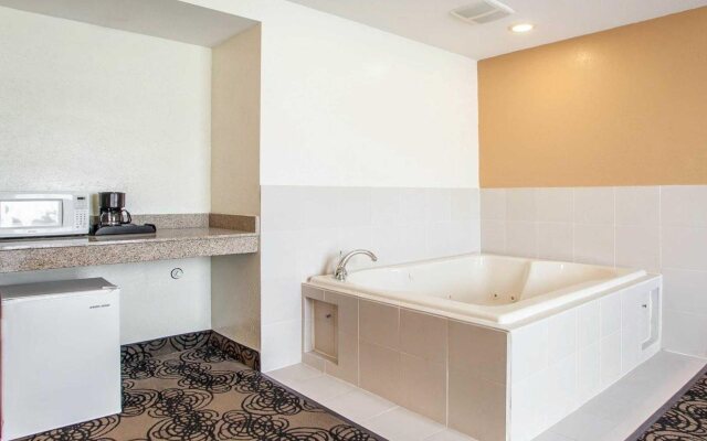 Quality Suites Milwaukee Airport