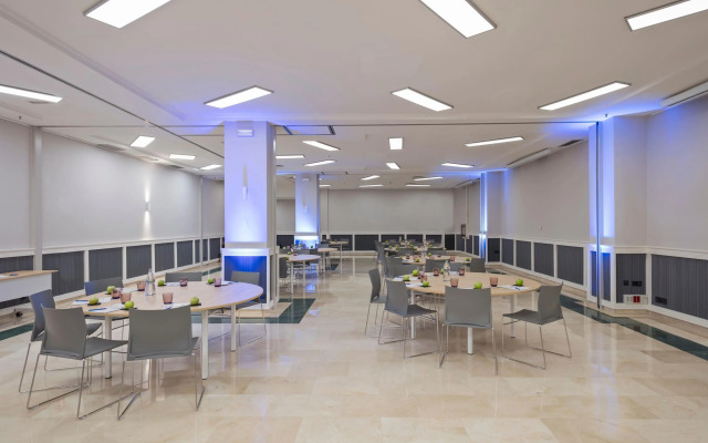 Отель INNSiDE by Melia Barcelona Apolo