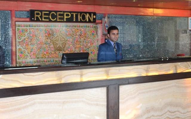 Hotel Silver Star by ADB Rooms