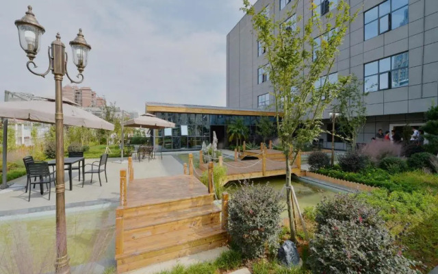 Lavande Hotels· Xingyi Jushan Avenue