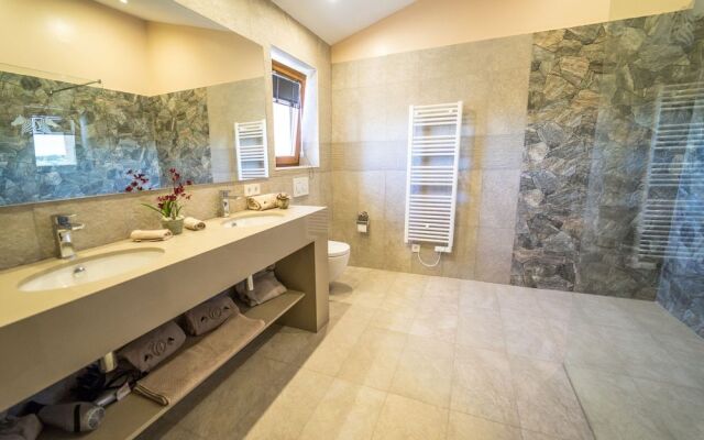 VMG Private Suites - Adults Only