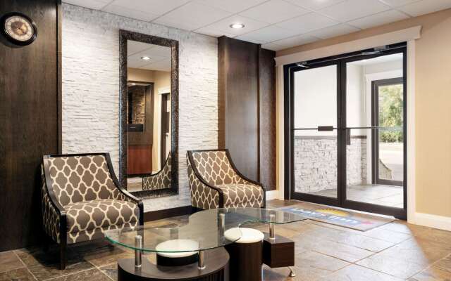 Days Inn by Wyndham Sylvan Lake