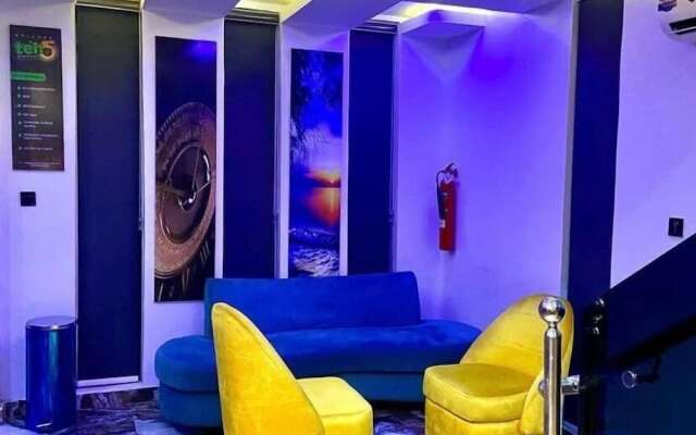 Ten15 Hotel & Suites