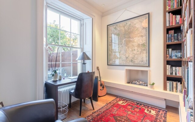 3 Bedroom Family House In Regents Park