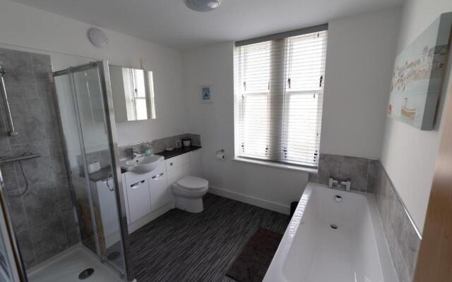 Harbour Street Apartment