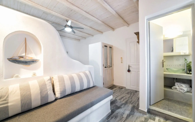 Blue Waves Suites & Apartments To Kyma