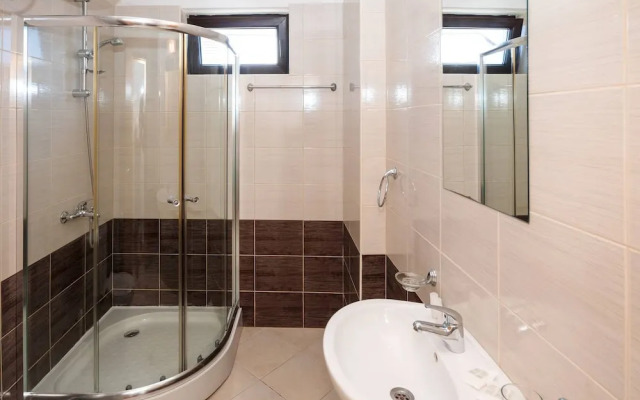 Seaside 1 BR Apartment With Balcony, up to 4 Pax