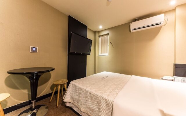 Seongbuk (Bomun-Dong) Piano