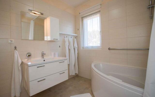 Apartments in Rab - Insel Rab 42670