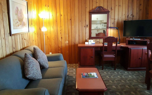 The Cedarwood Inn & Suites