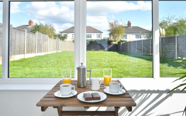 Orion House - sleeps 6, driveway, garden