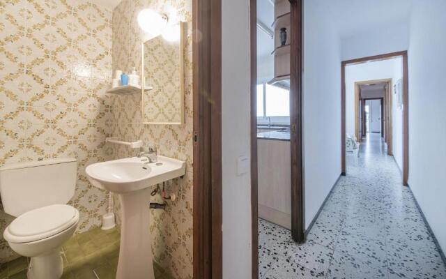 R28 Apartamento Montserrat 11-3