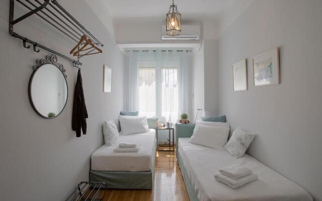 Attractive Flat Near the Acropolis Museum & Metro Station - 2 Bdrm - 4 Adults (Adults only)