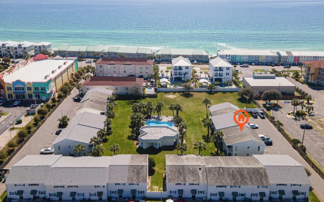 Rum Runner's Retreat - Miramar Beach