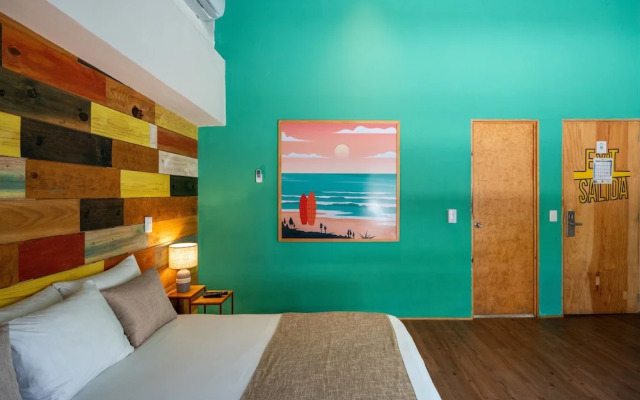 Mayan Monkey Hostel & Bar