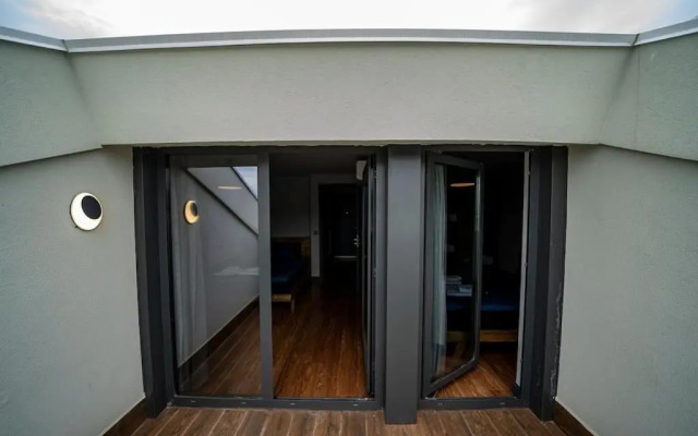 Superior, classy residence,7/24 Security,2 bedroom ( Benesta 205 )