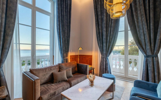 The Editory Riverside Hotel, an Historic Hotel