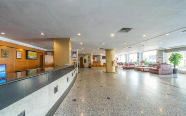 Beihai Seaview Caiyun Hotel (Qiaogang Beach Qiaogang Fengqing Street)