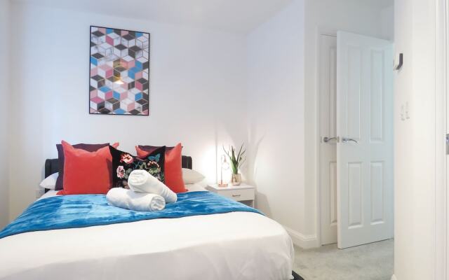 Tudors eSuites Birmingham House Private Garden Free Parking