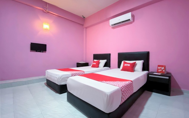 Super OYO 90039 Coop Hotel Kangar