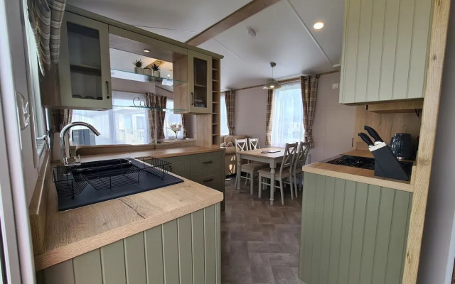 Stunning Platinum Caravan in Rhyl 2 Mins to Beach