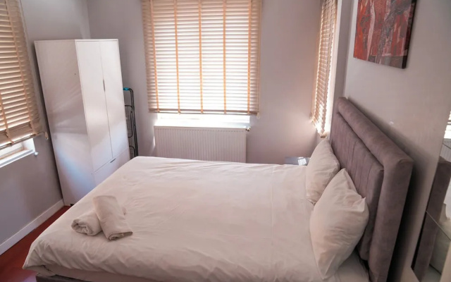 Aram Kerasi Rooms