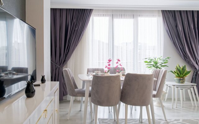 Stunning Gorgeous 2 BR near Golden Horn