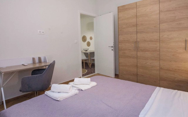 Fresh Urban Apt with Balcony in Zografou