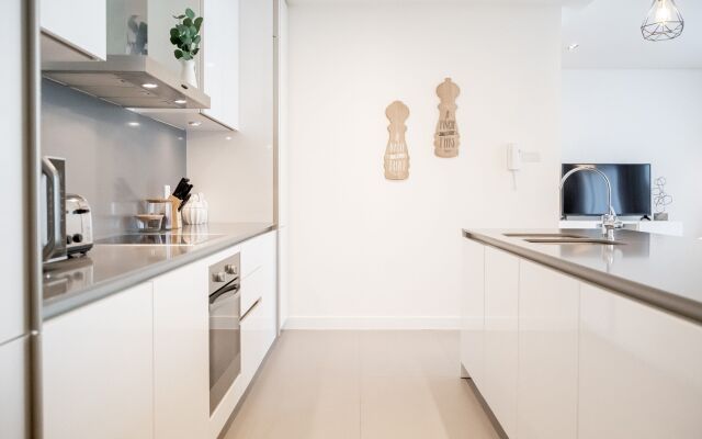 Elegant And Bright Apartment In City Walk