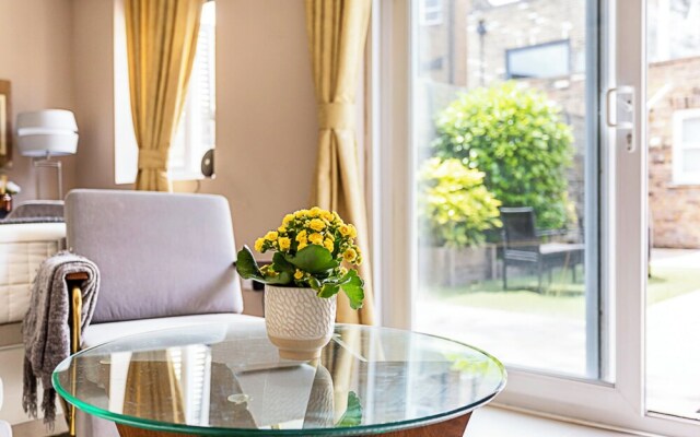 Charming Garden Studio