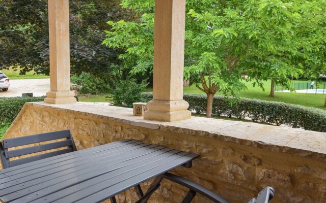 Spacious Villa in Puy-l'évêque With Swimming Pool