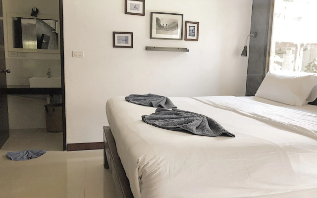 The Reef Hotel & Studios