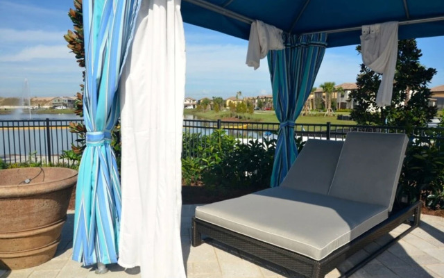 Windsor at Westside 8840