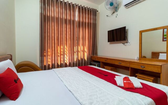 RedDoorz near Lotte Cinema Cong Hoa