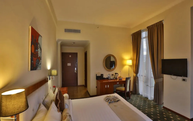 Kenenisa.. Oasis International Hotel