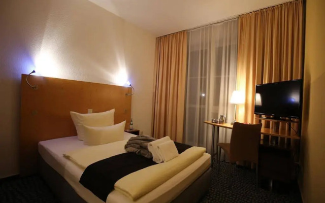 Check Inn Hotel