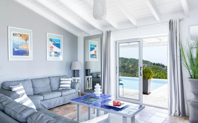 Juniper House - Charming 3 bed Villa With sea View