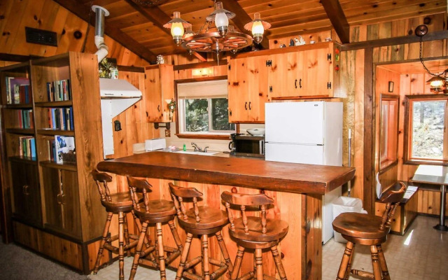 Cabin Idle Ours 933 by RedAwning