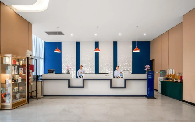 Holiday Inn Express Chongqing Guanyinqiao by IHG