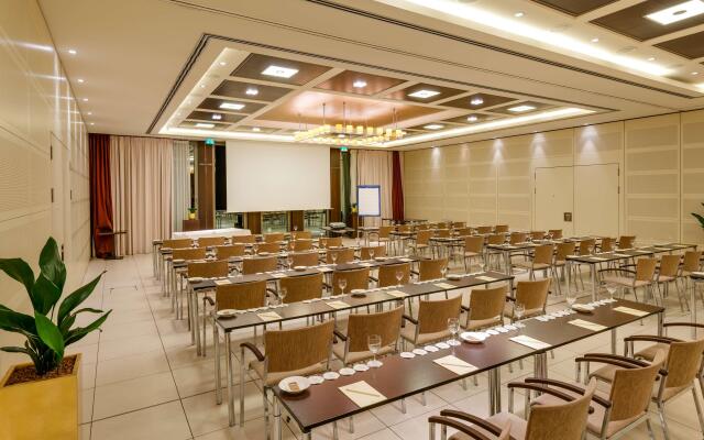 Wasserturm Hotel Cologne, Curio Collection by Hilton