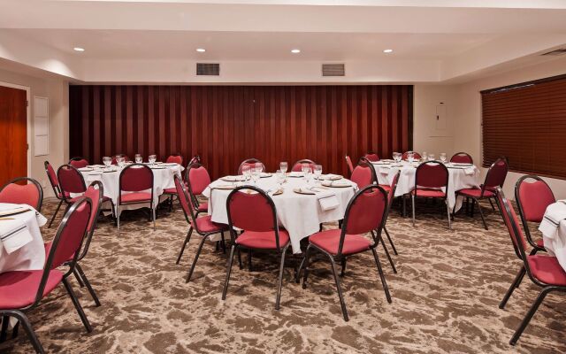 Best Western Plus Villa Del Lago Inn Patterson