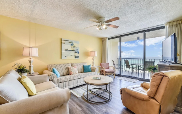 Summerhouse by Book That Condo