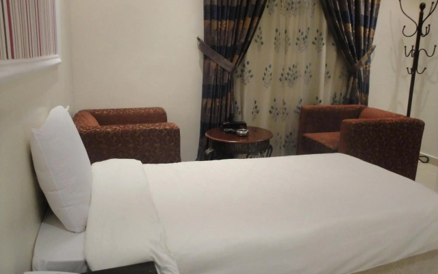 Marina Royal Hotel Suites