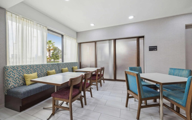 Hampton Inn Houston-Brookhollow