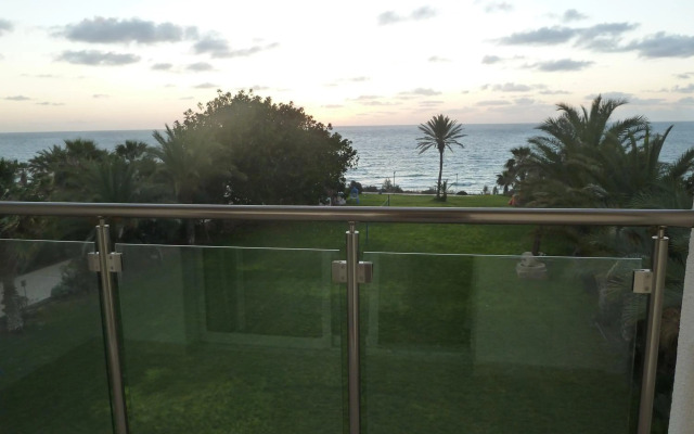 Helios Bay Hotel Apartments