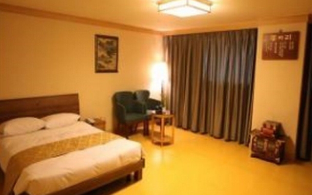 Saint Western Hotel