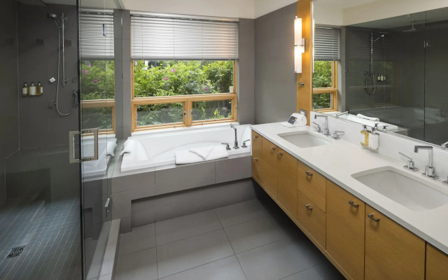 Brentwood Bay Resort & Spa