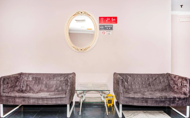 Super OYO 473 Comfort Hotel 2