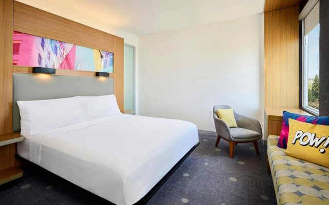 Aloft Montreal Airport