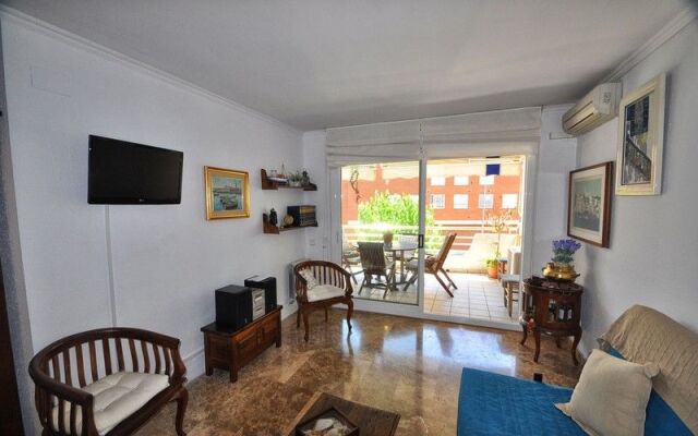 2BR Center & Swimming Pool